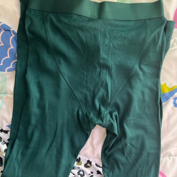 Fenty  green leggings NWT . Size M - Picture 5 of 8